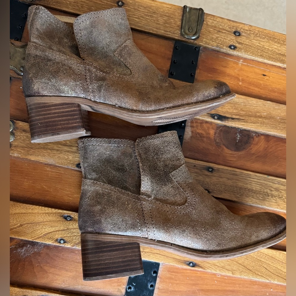 Diba True Women's Distressed Brown Ankle Booties - Picture 5 of 12